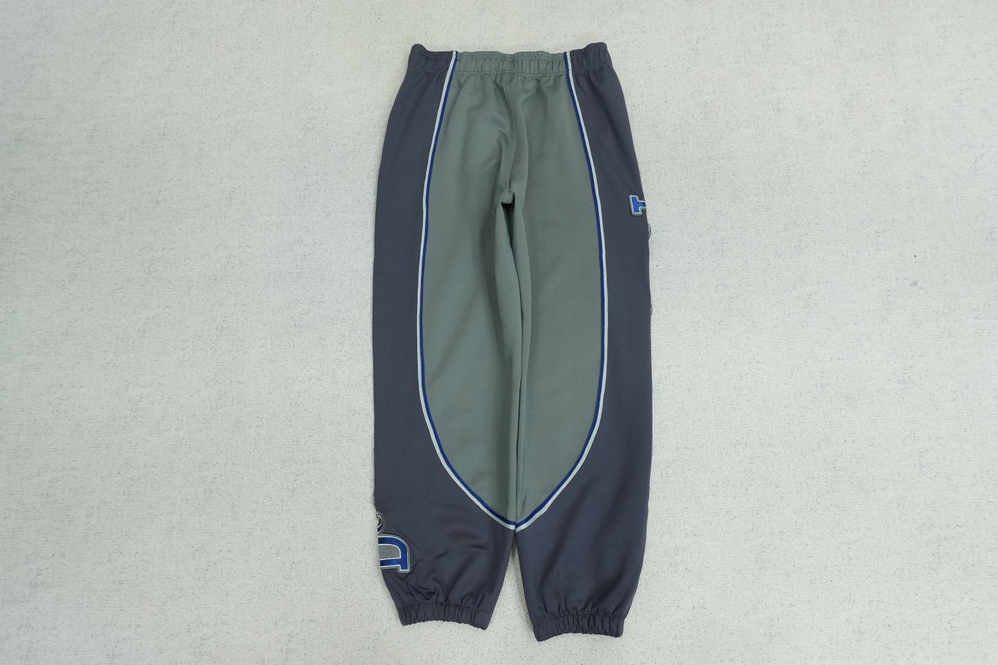 D - SWEATPANTS
