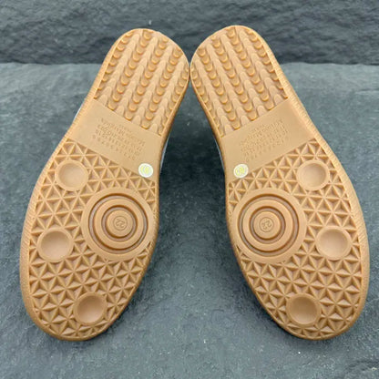 M - SNEAKERS