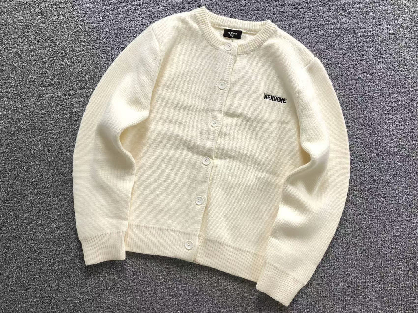 W - SWEATER