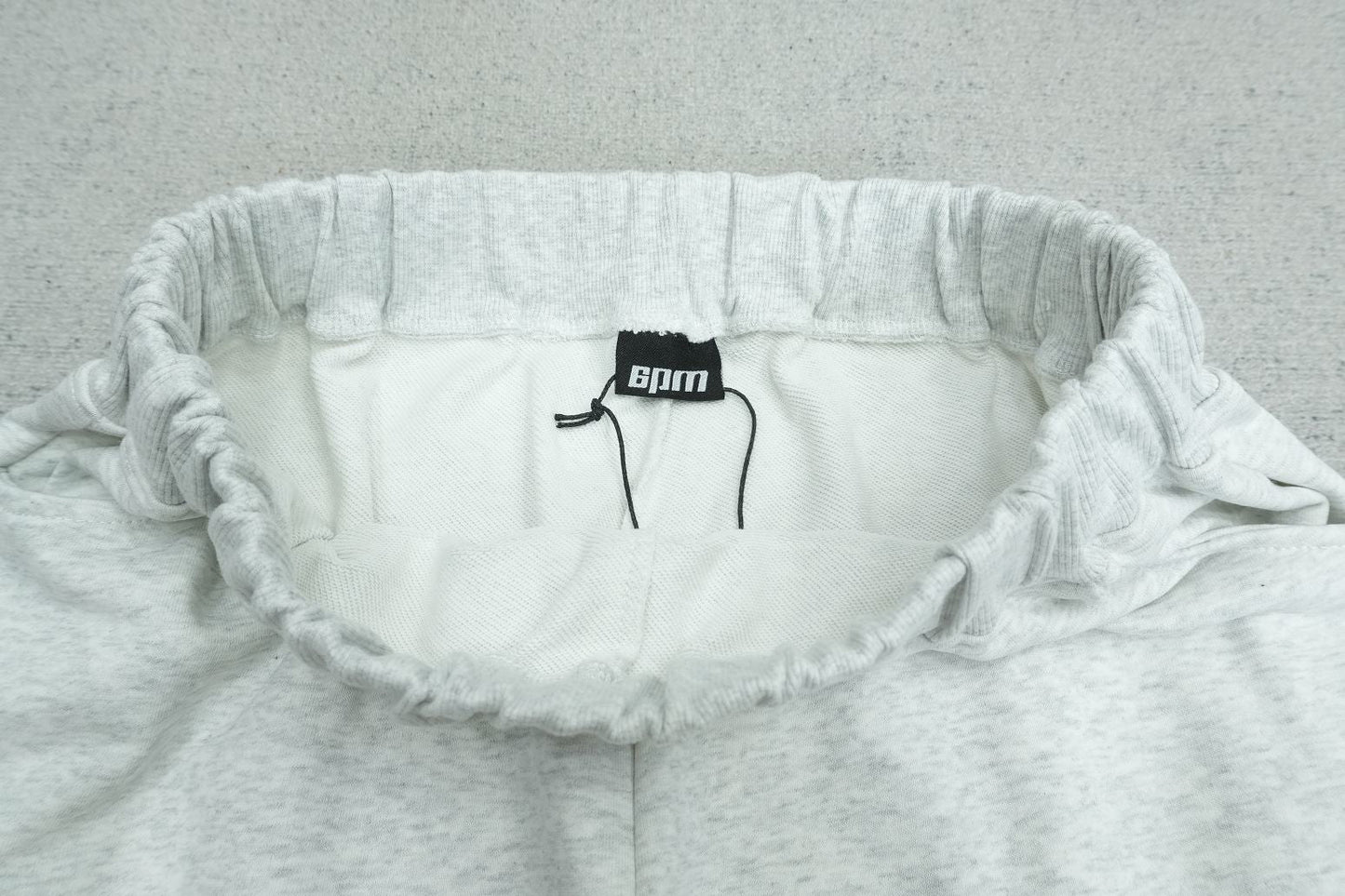 S - SWEATPANTS