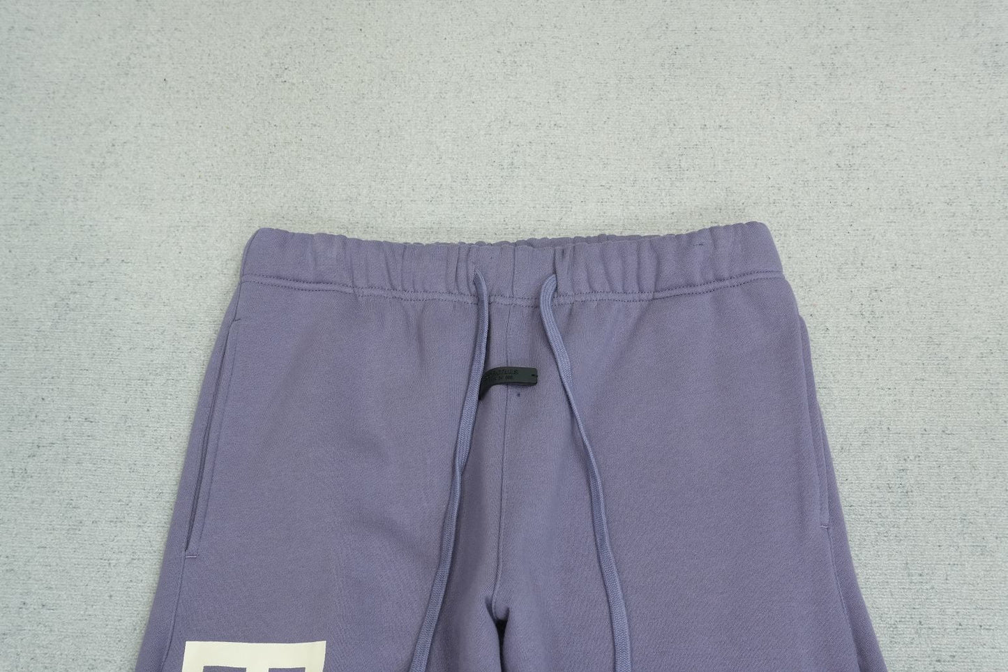 F - SWEATPANTS