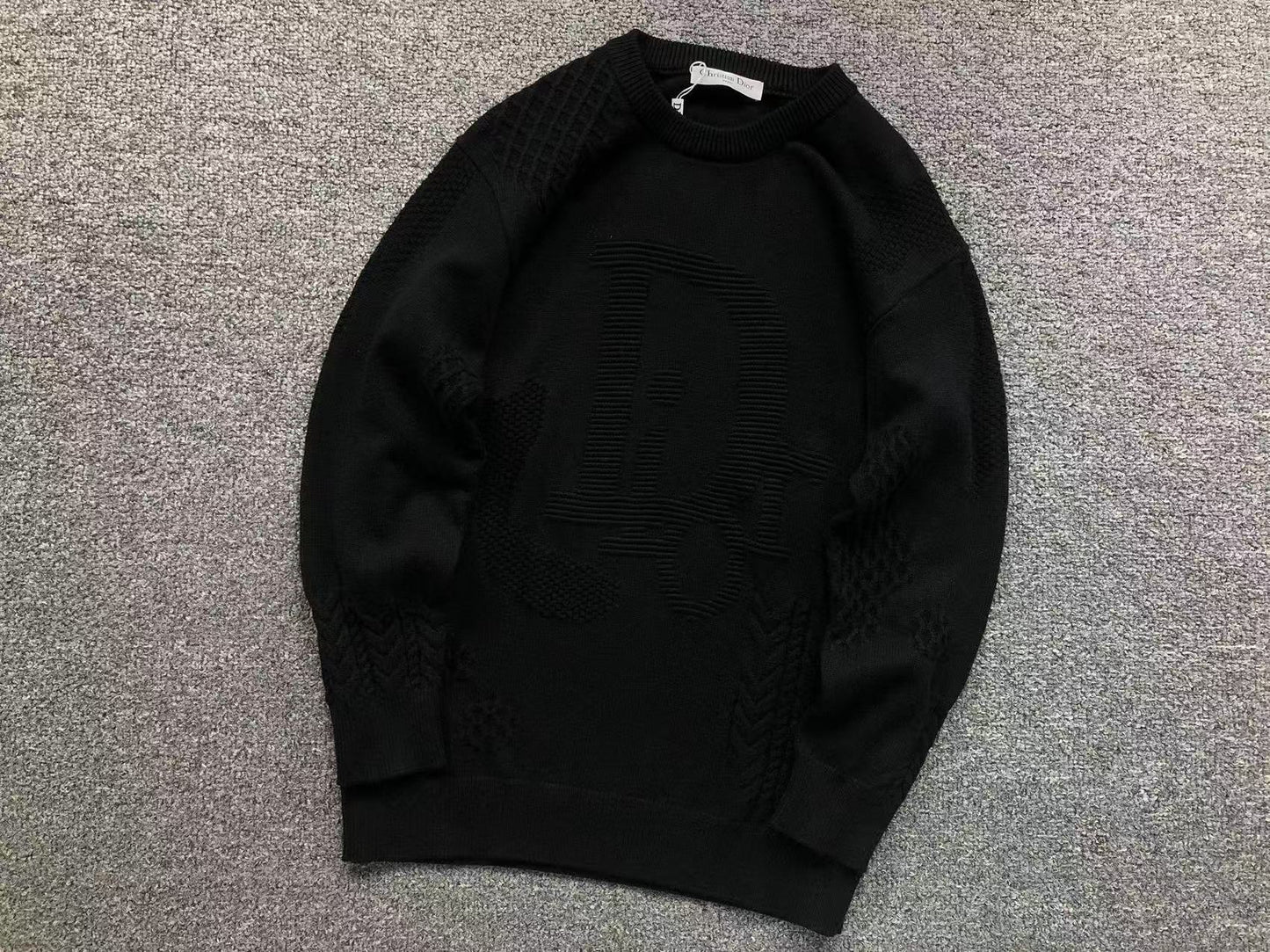 D - SWEATER