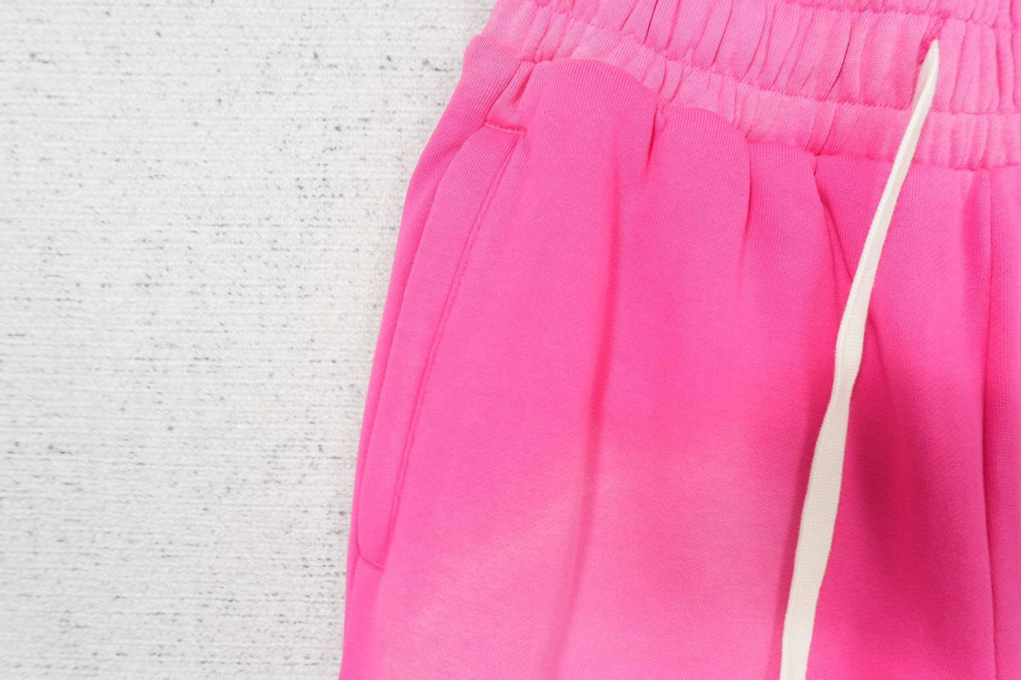 L - SWEATPANTS