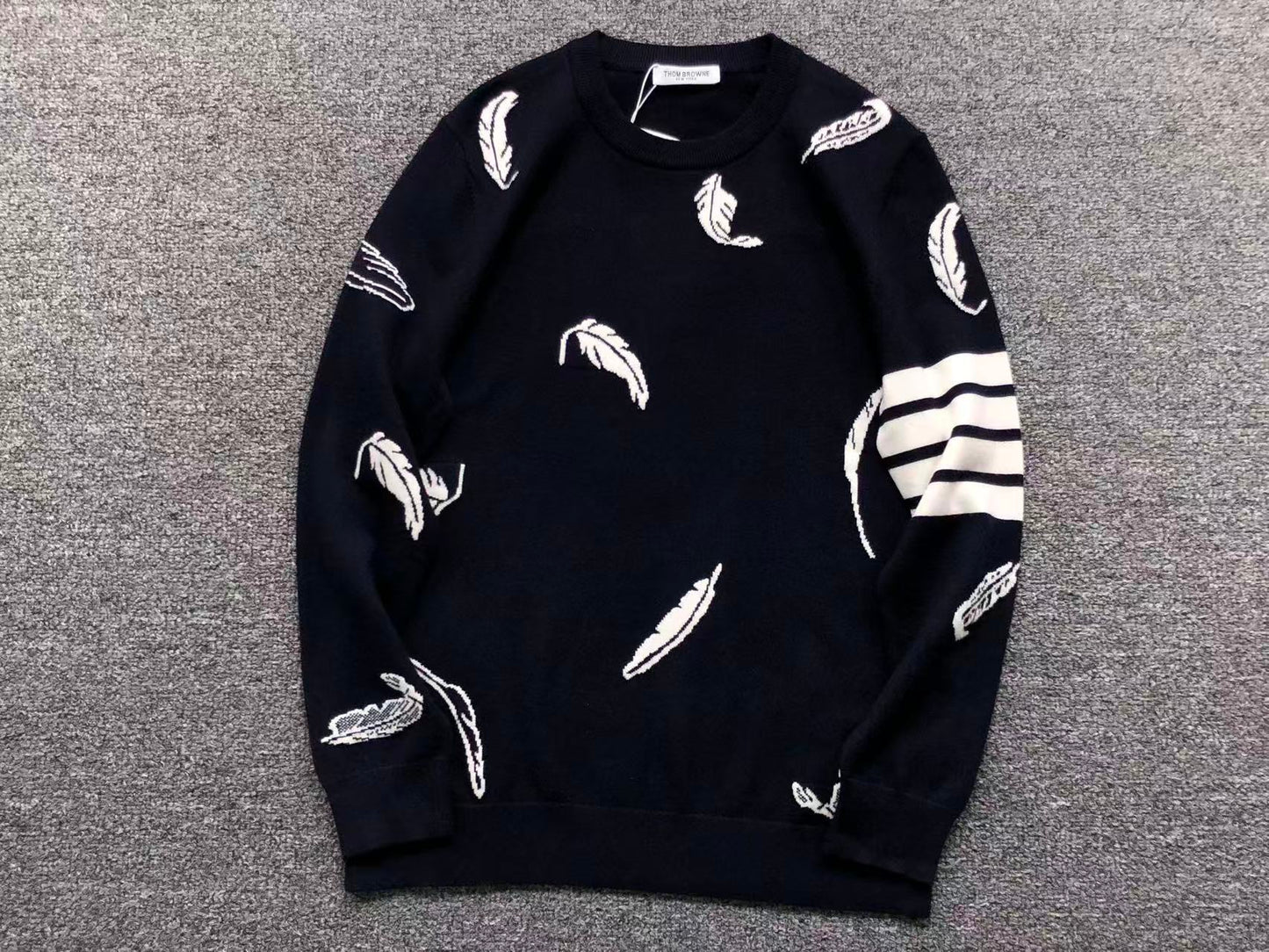 T - SWEATER