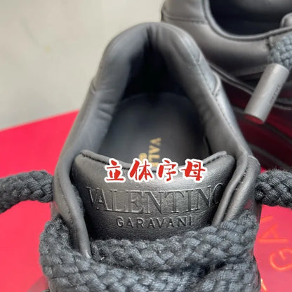 V - SNEAKERS