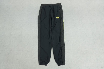 S - SWEATPANTS