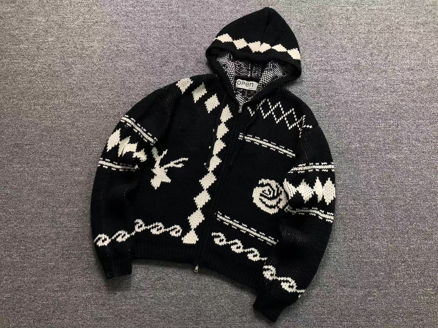 O - SWEATER