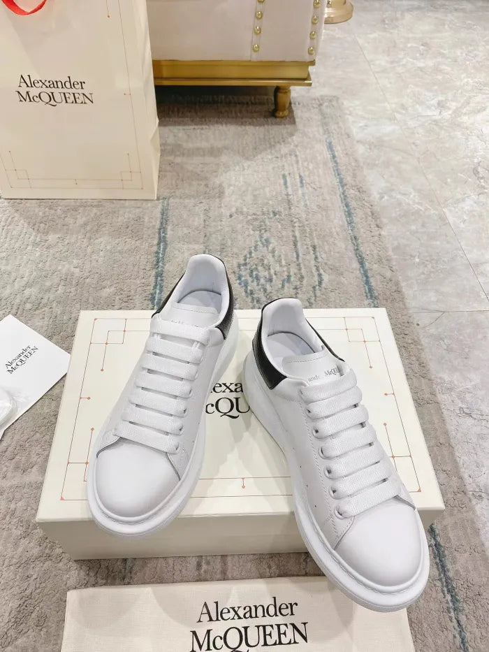 A - SNEAKERS