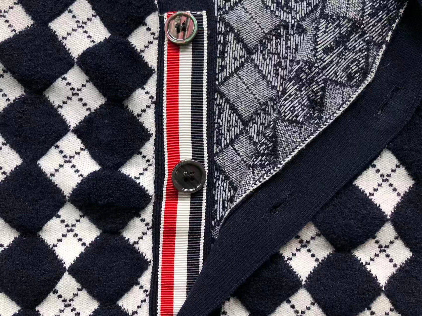 T - SWEATER