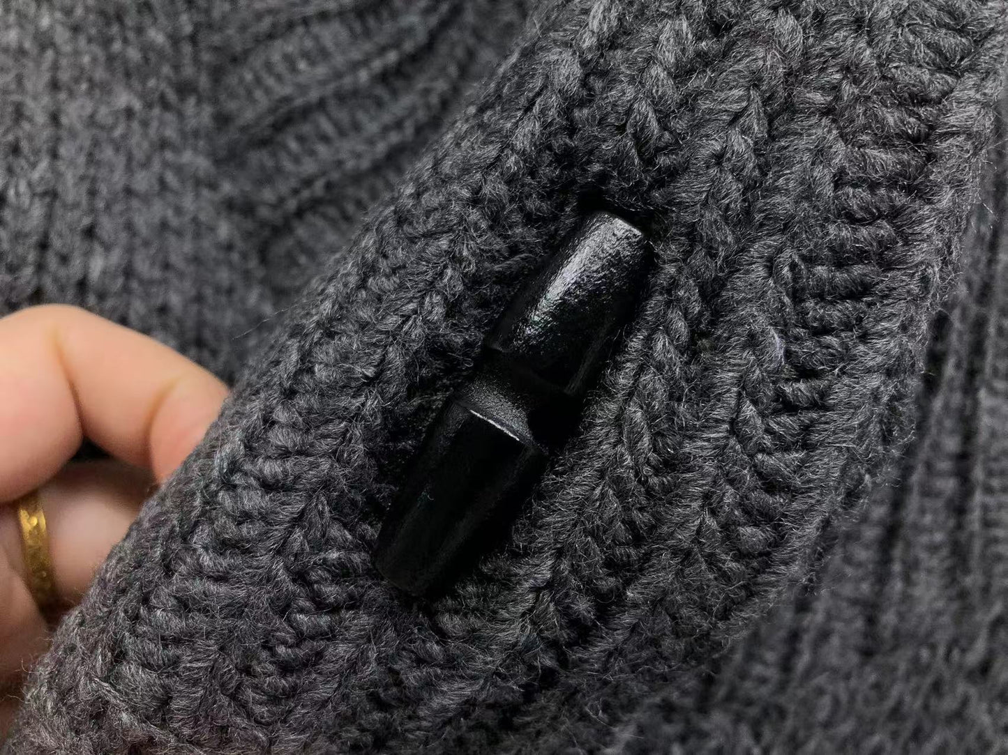 O - SWEATER
