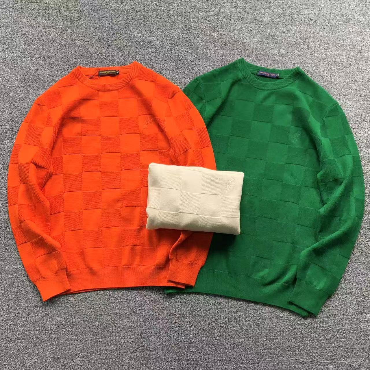 L - SWEATER