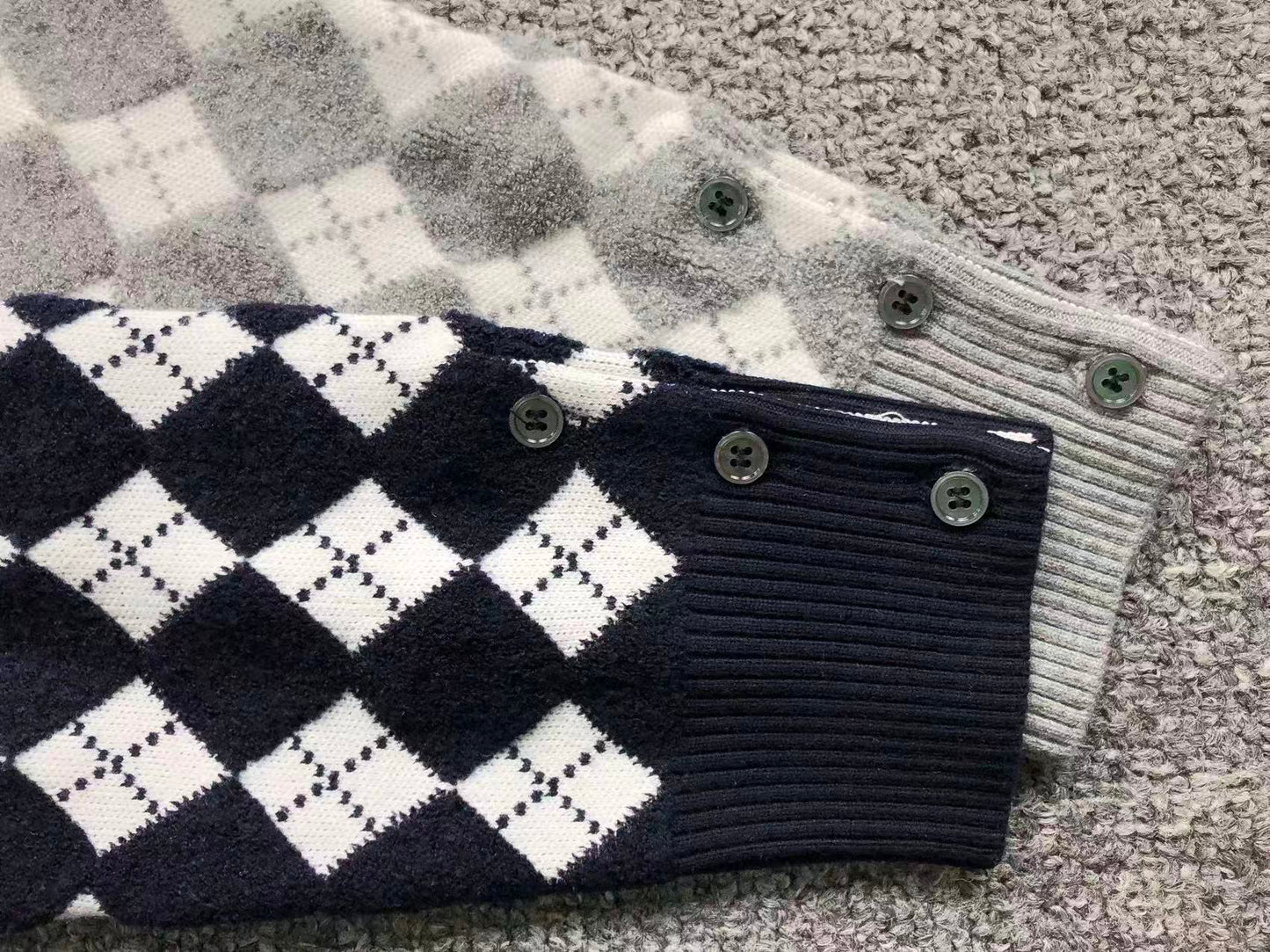 T - SWEATER
