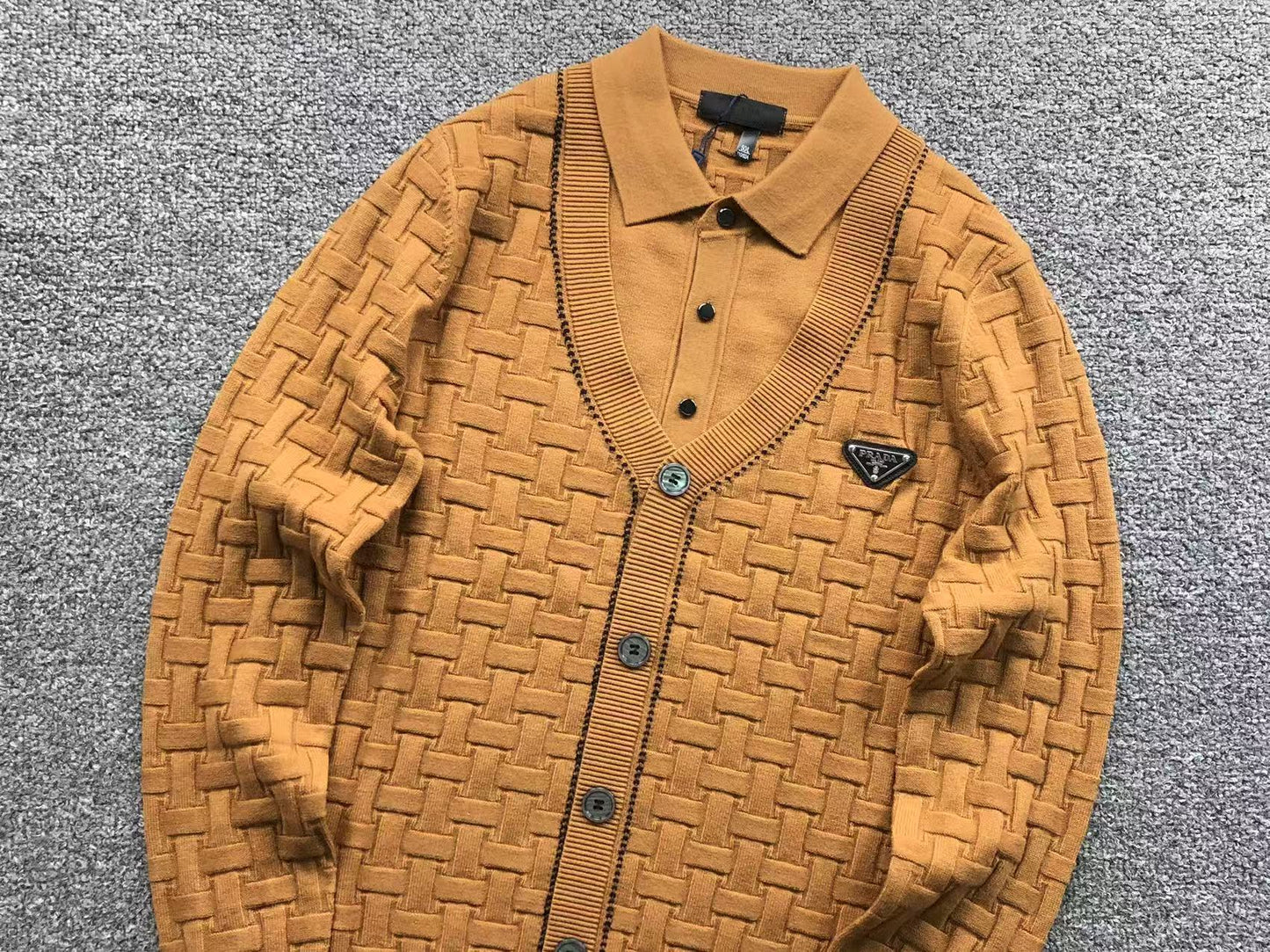 P - SWEATER