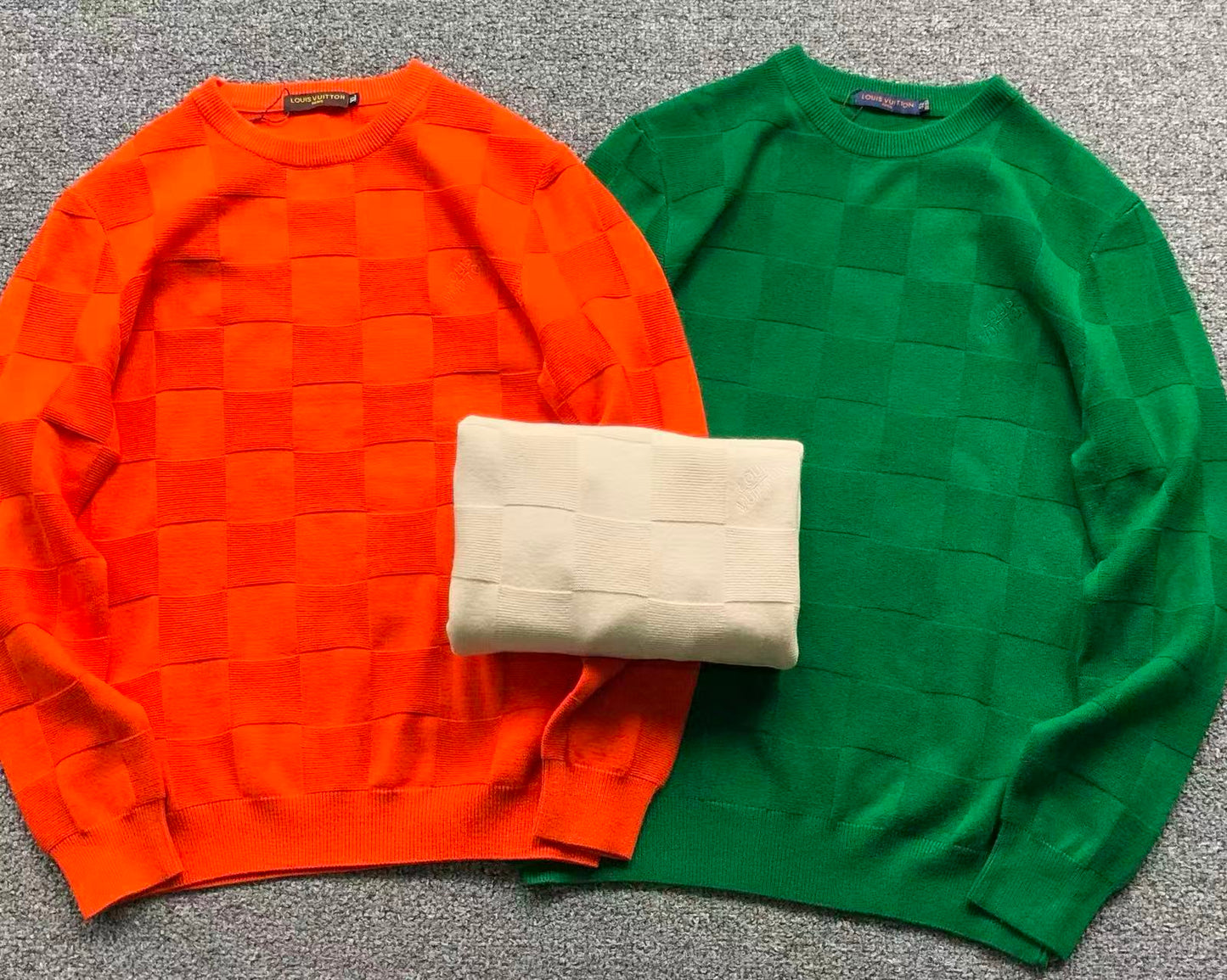 L - SWEATER