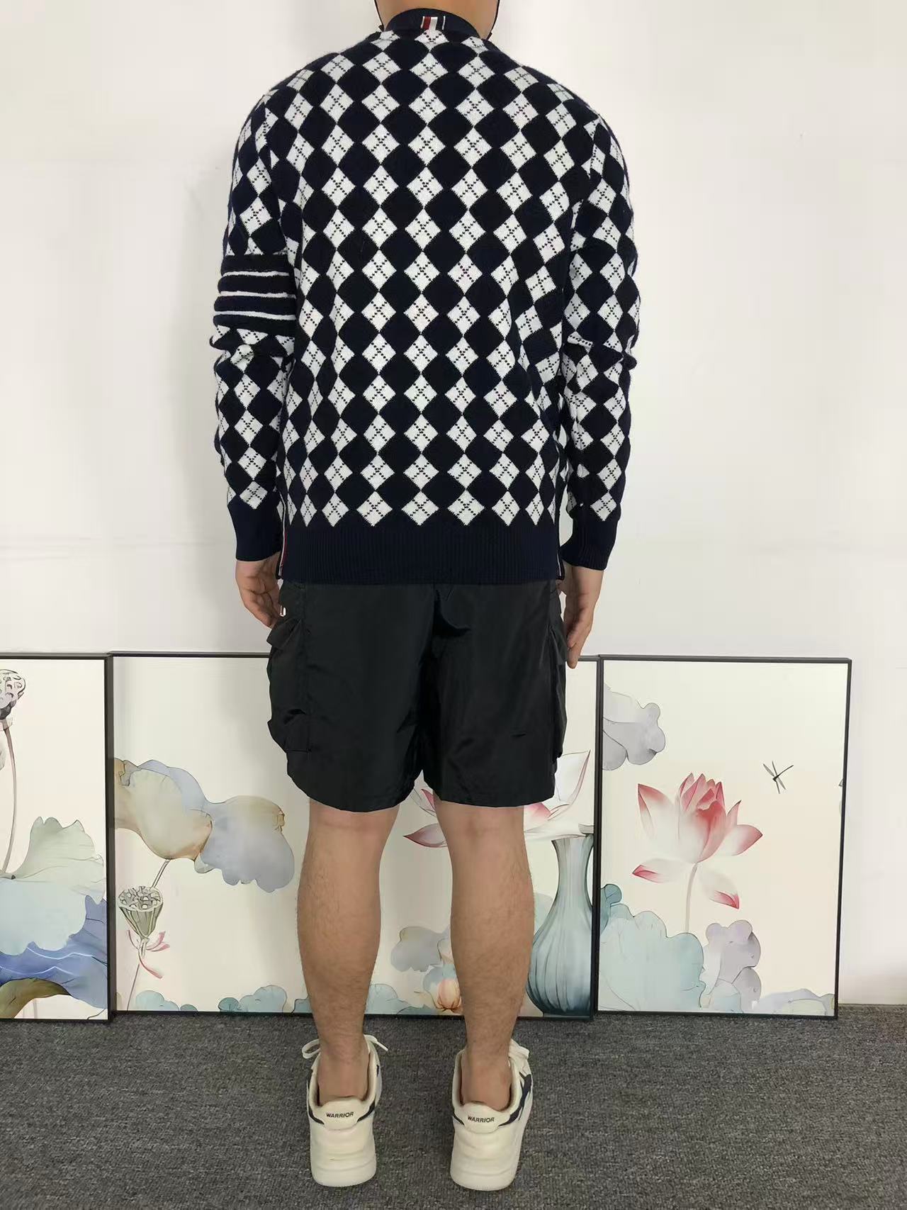 T - SWEATER
