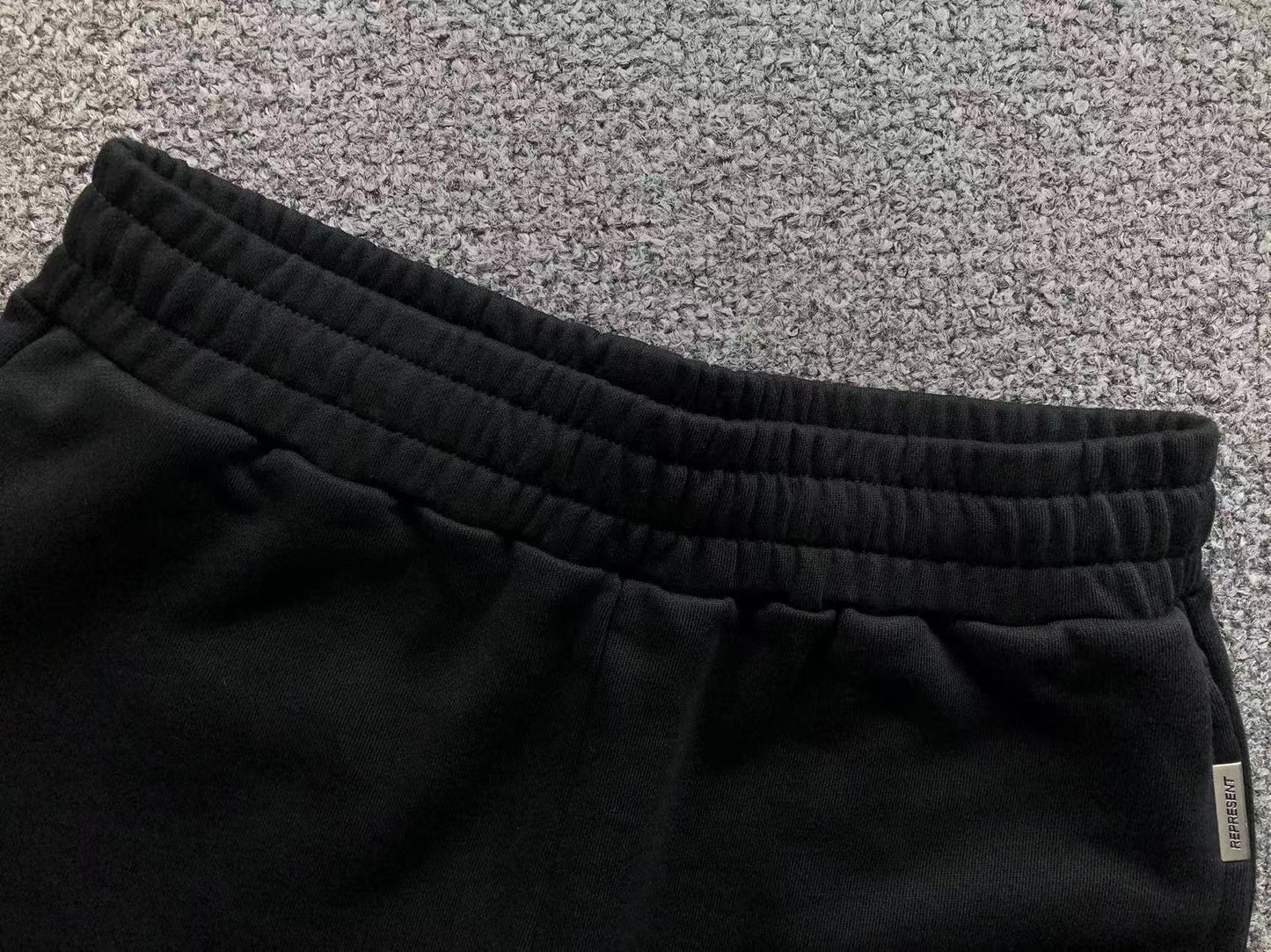 R - SHORTS