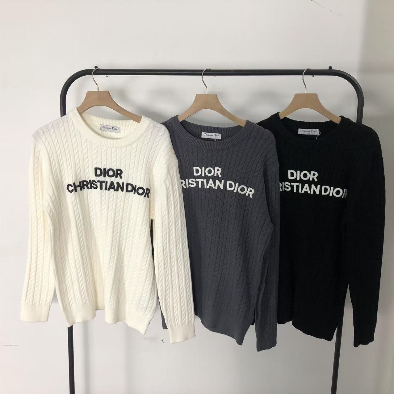 D - SWEATER