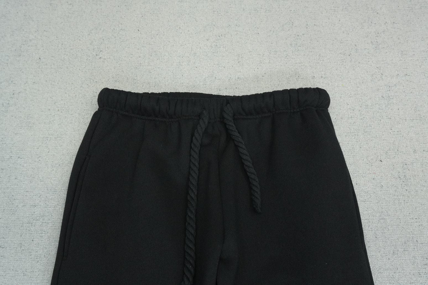 S - SWEATPANTS
