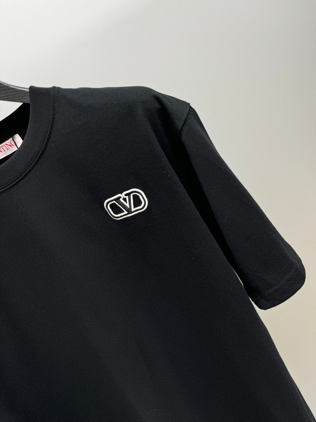 V - TSHIRT
