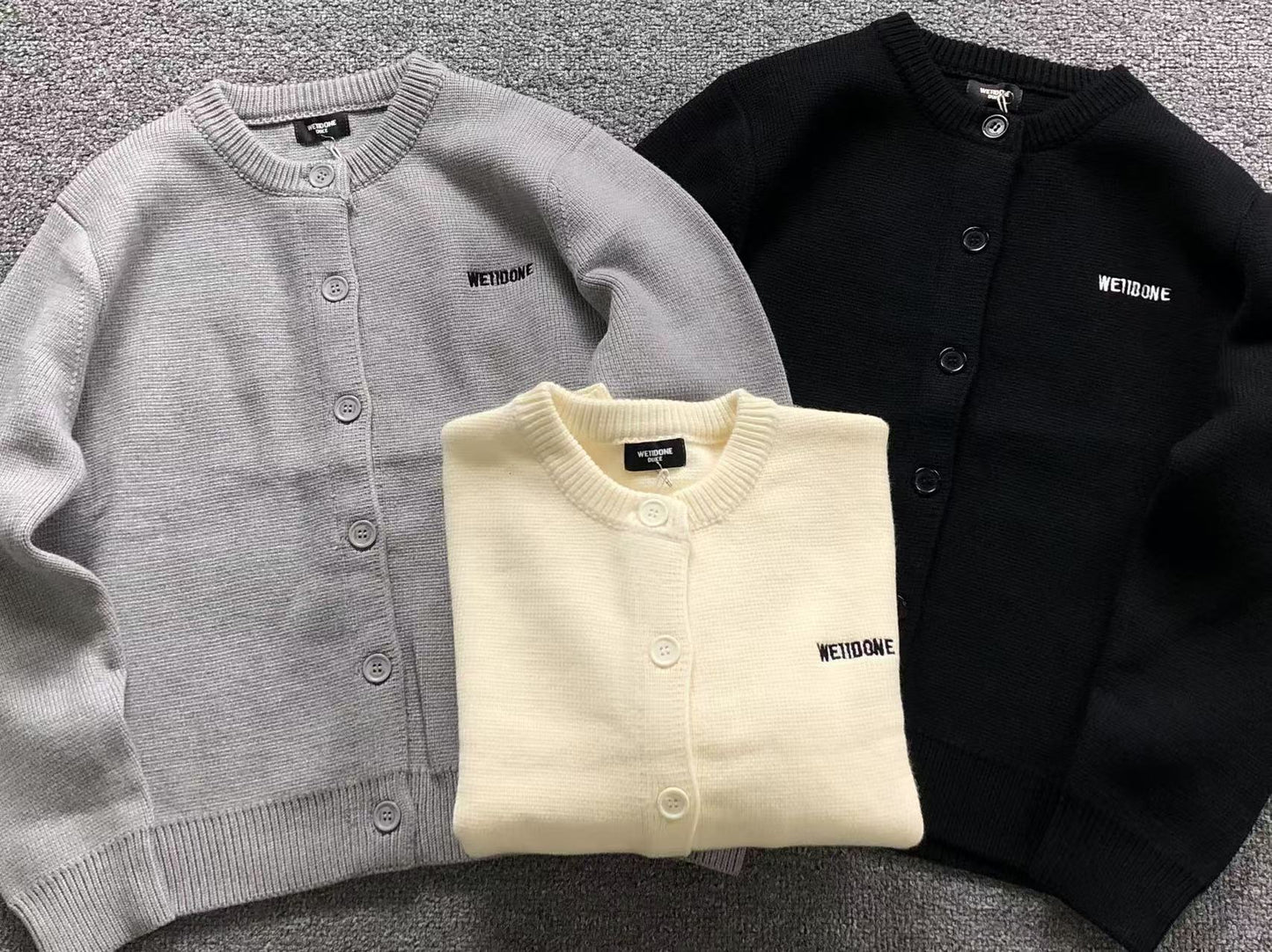 W - SWEATER