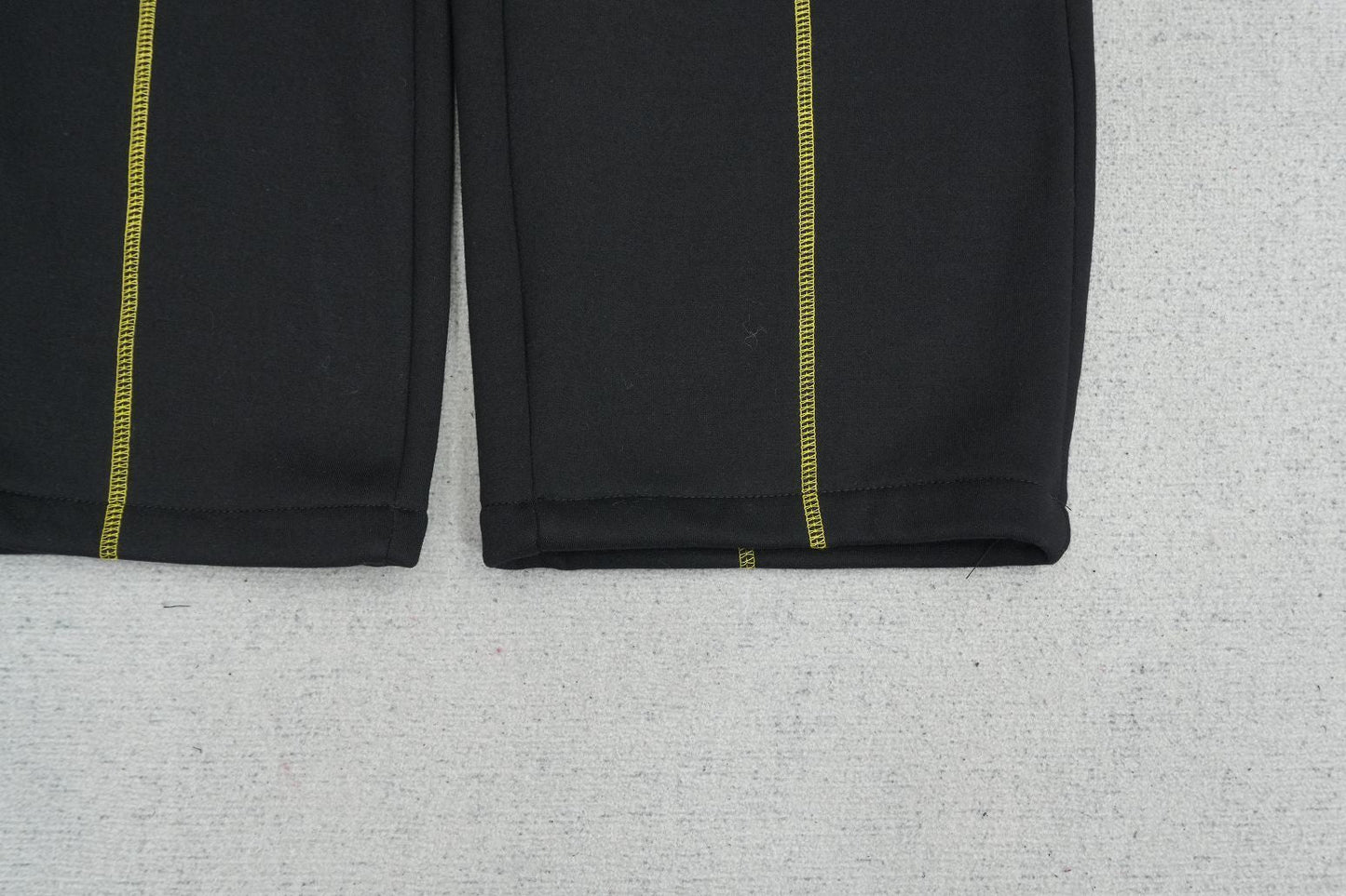 C - SWEATPANTS