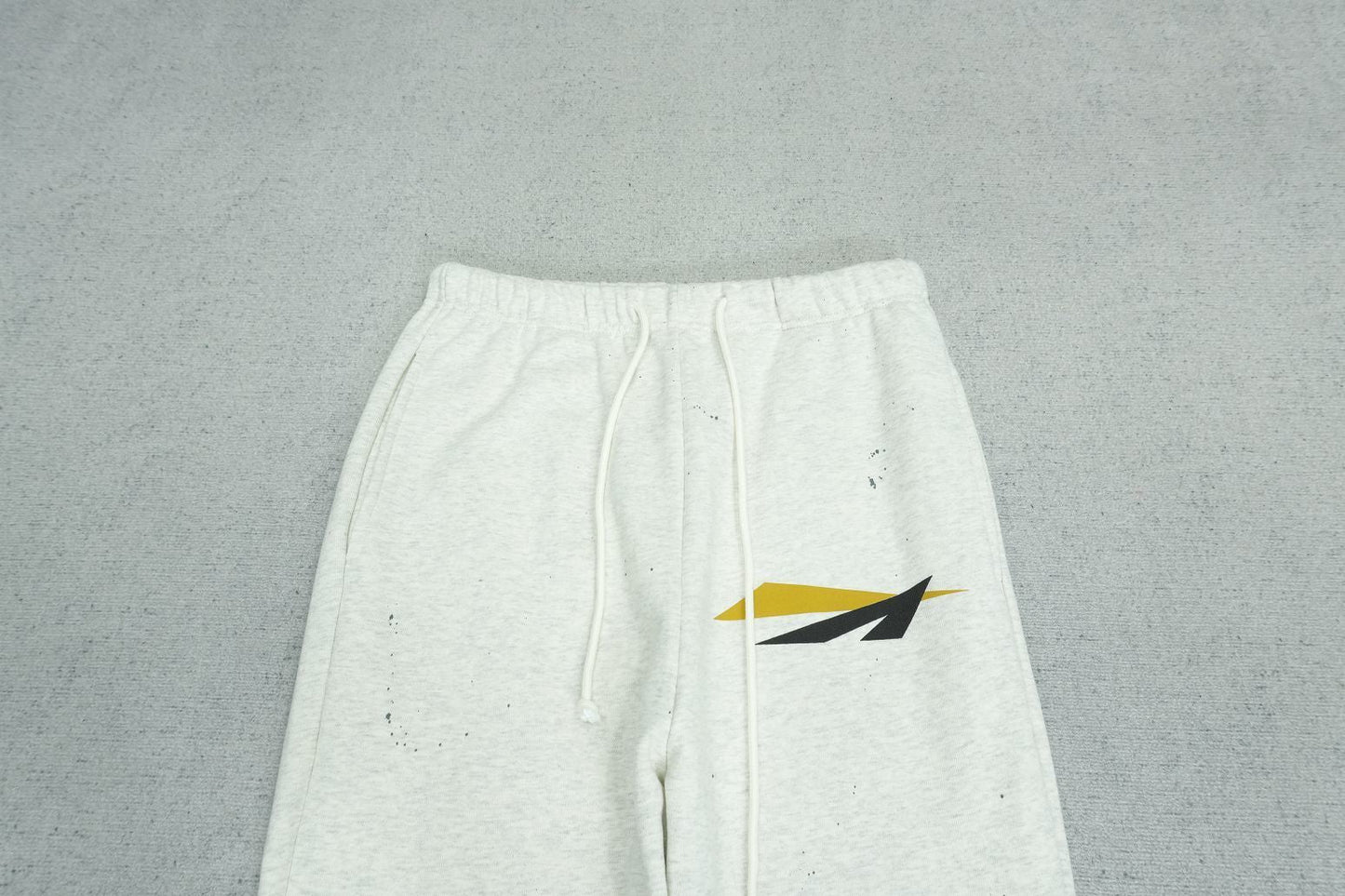 F - SWEATPANTS