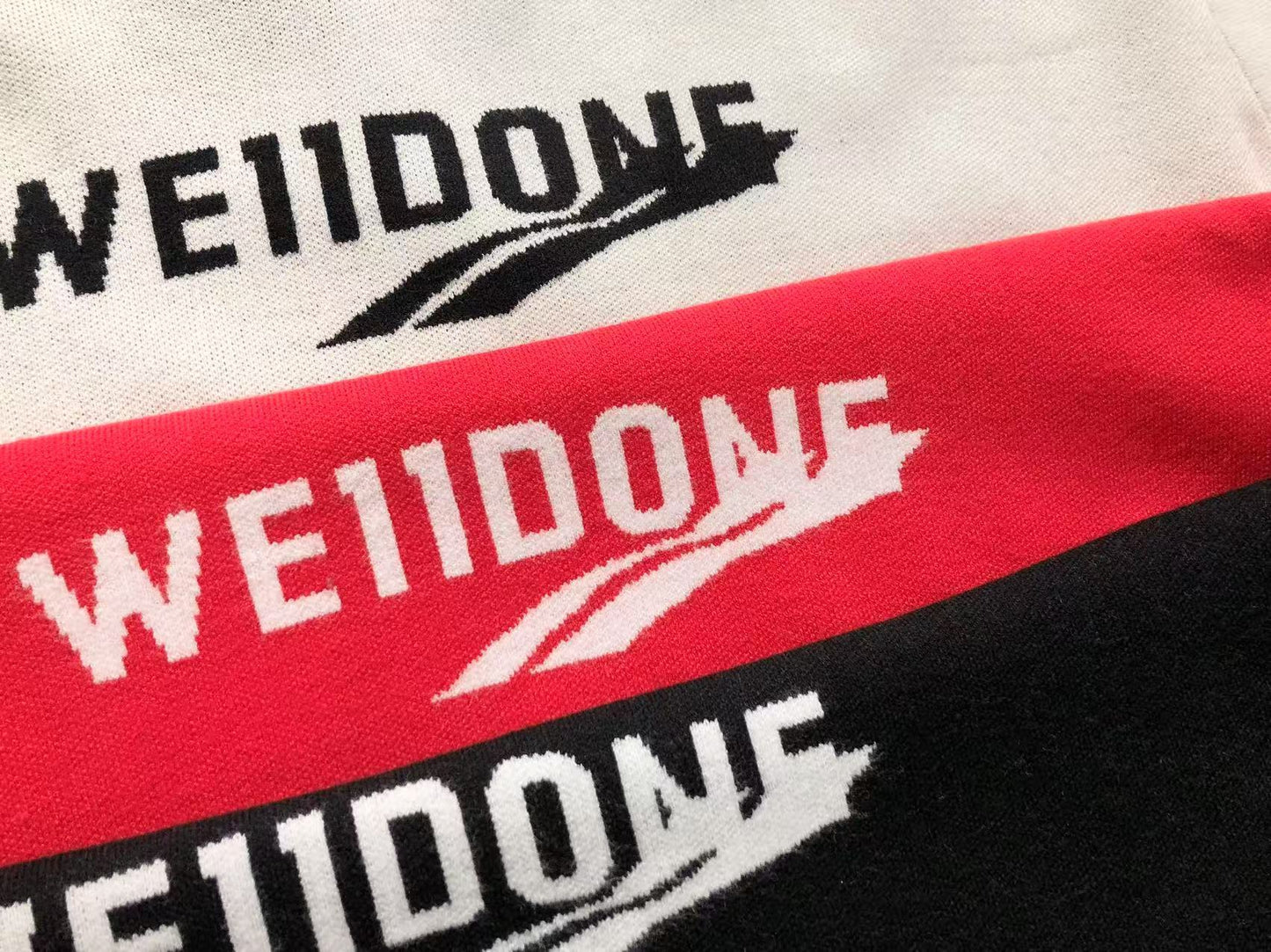 W - SWEATER