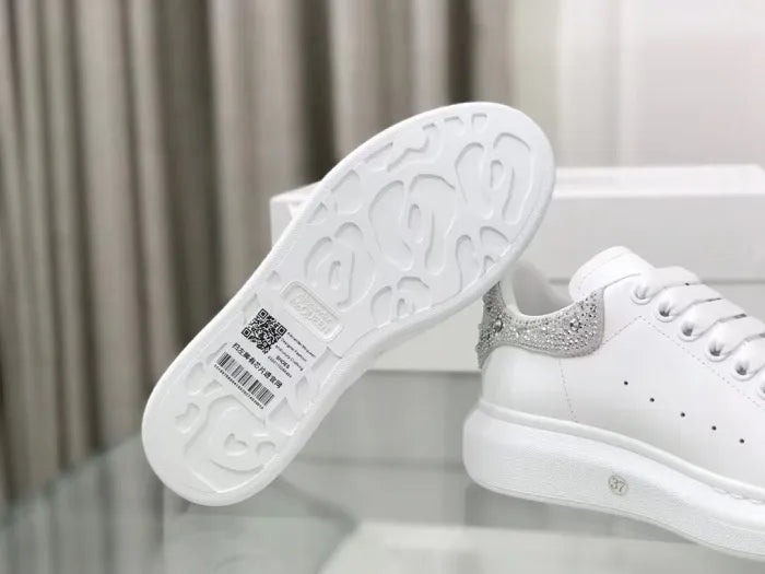 A - SNEAKERS