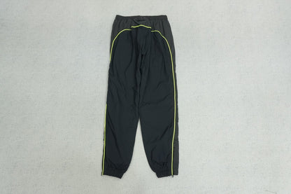S - SWEATPANTS