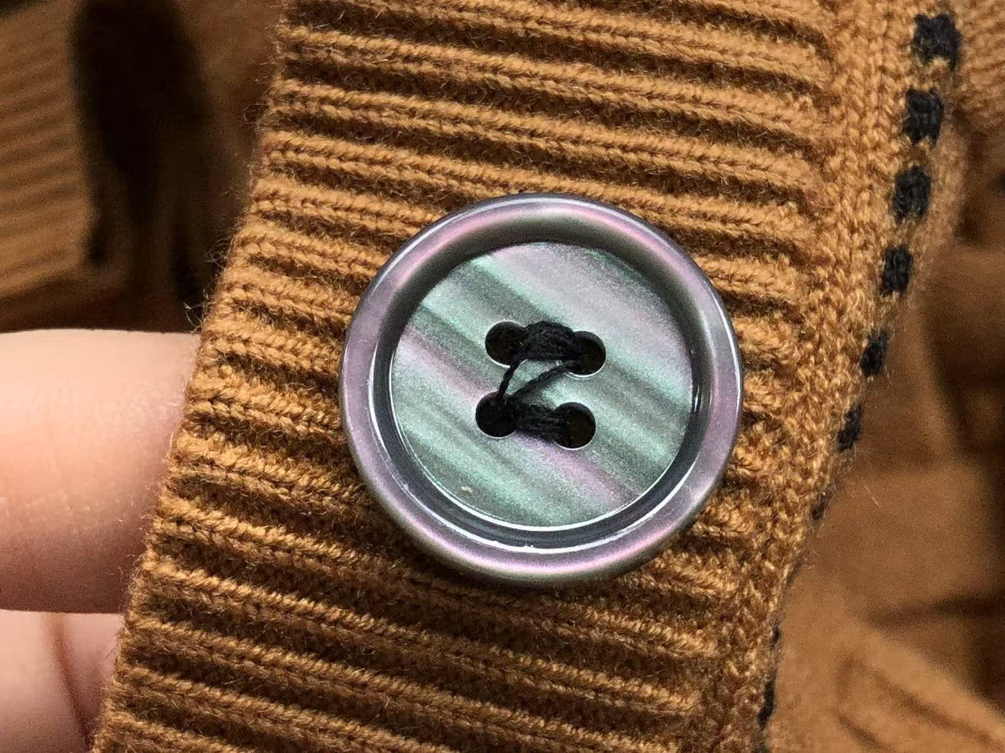 P - SWEATER