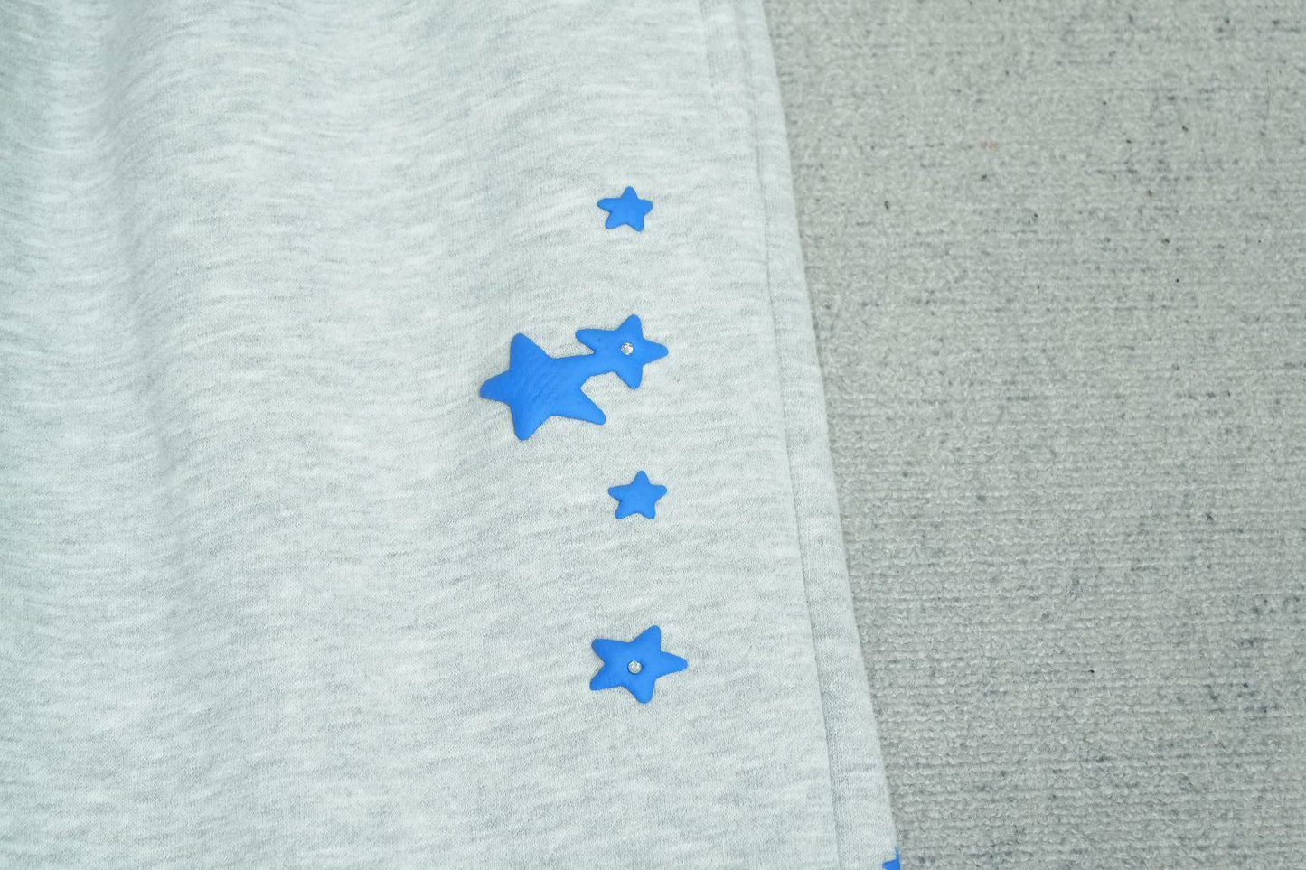 B - SWEATPANTS