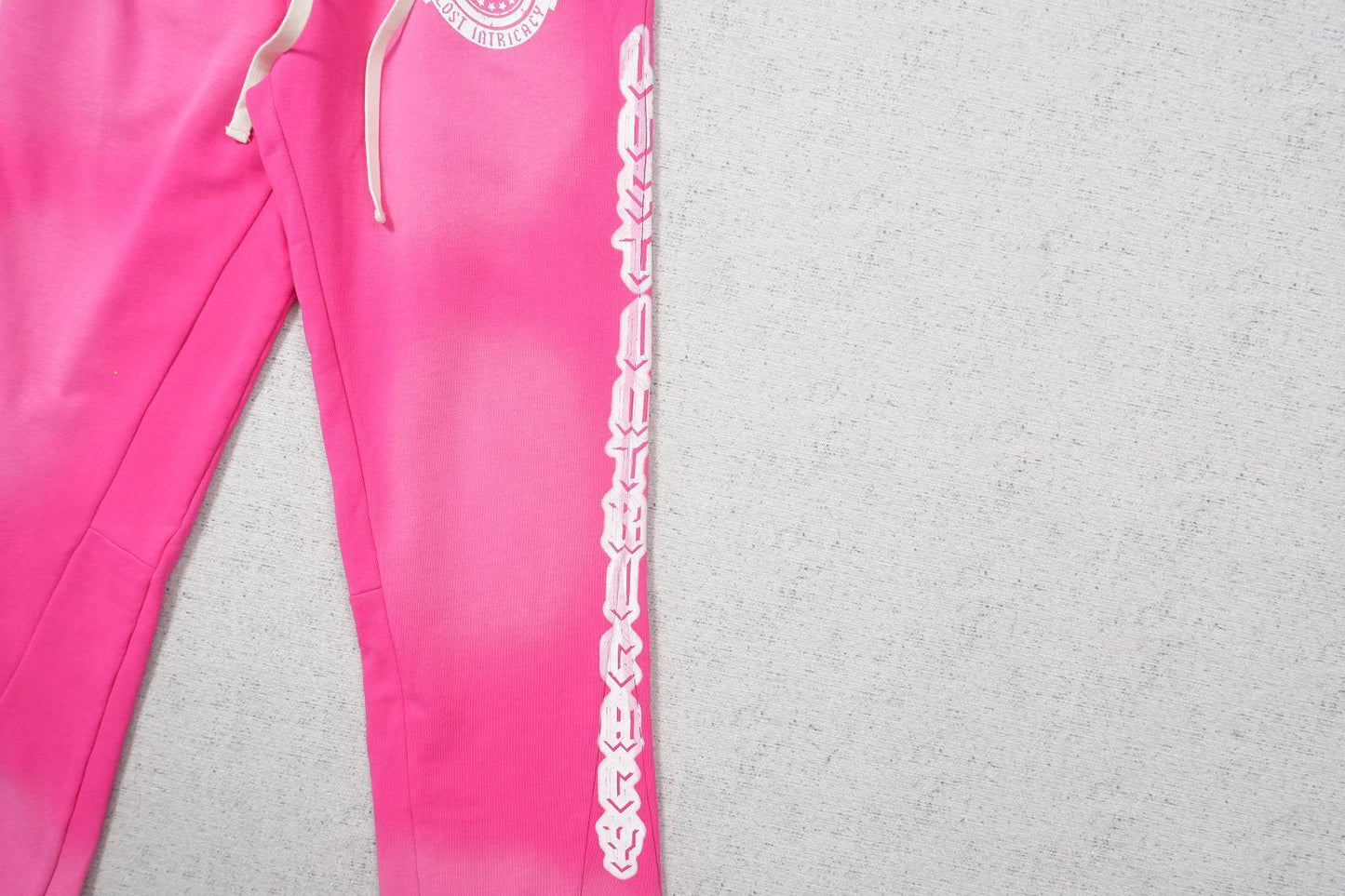 L - SWEATPANTS