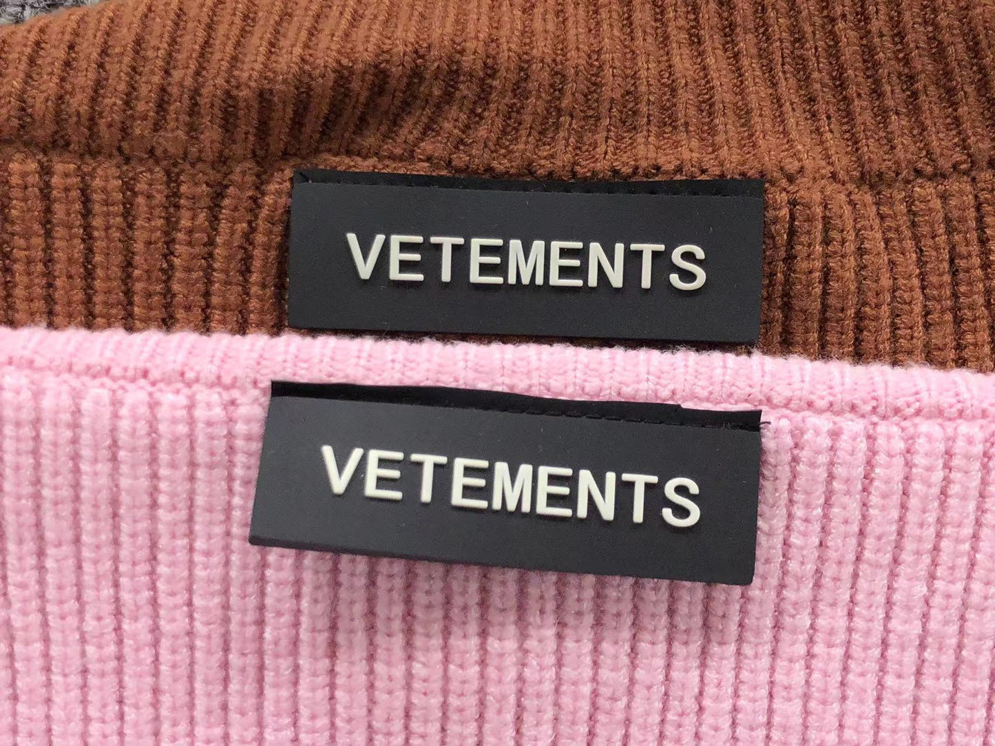 V - SWEATER