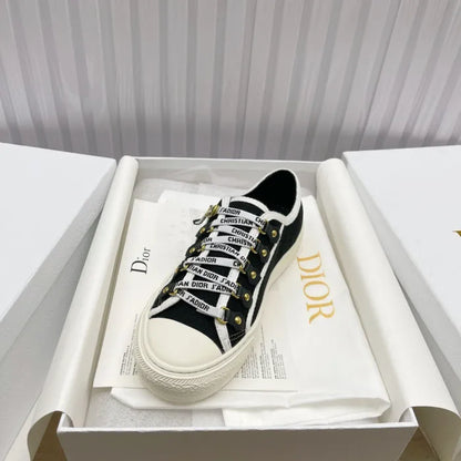 D - SNEAKERS