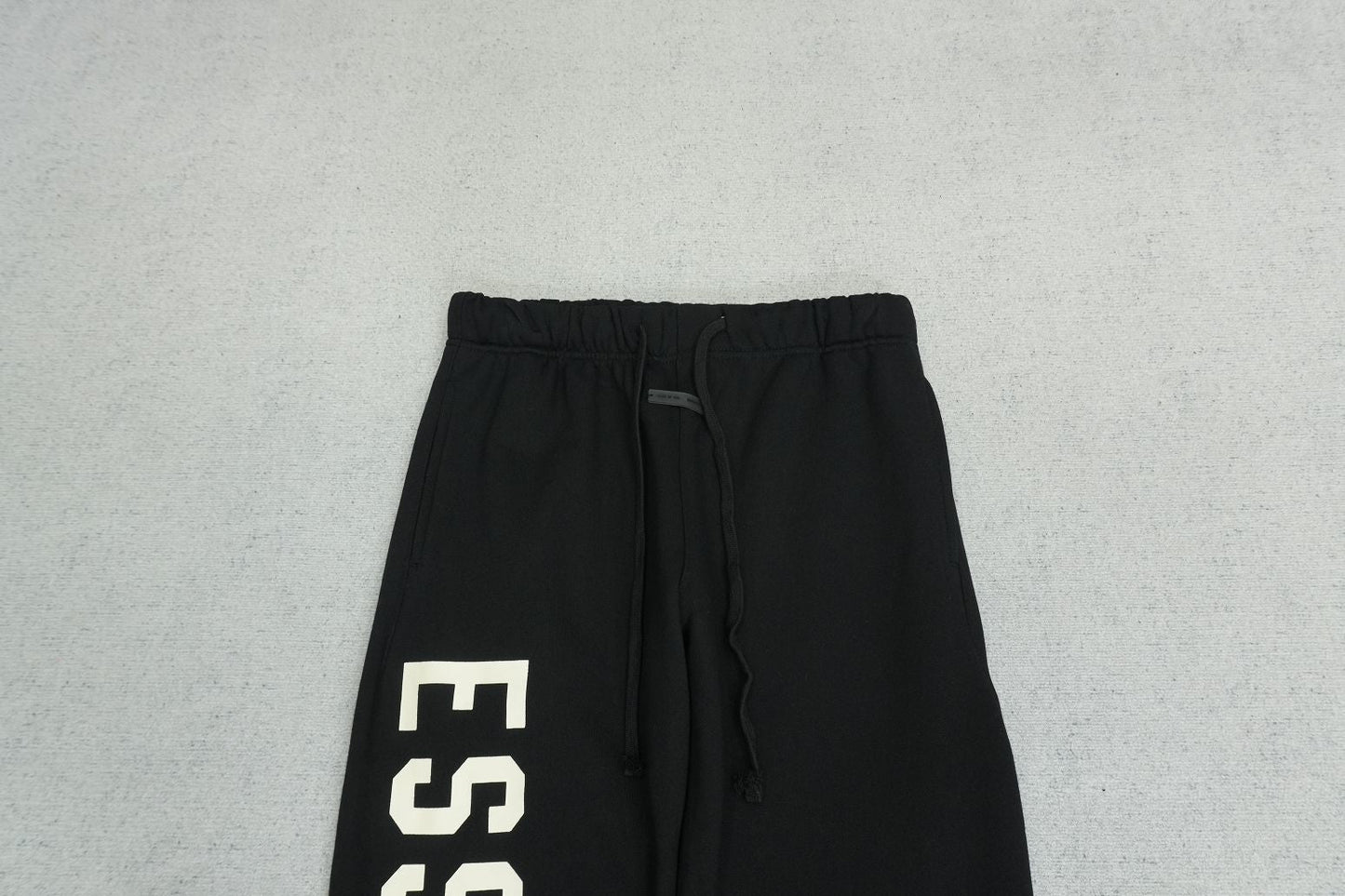 F - SWEATPANTS