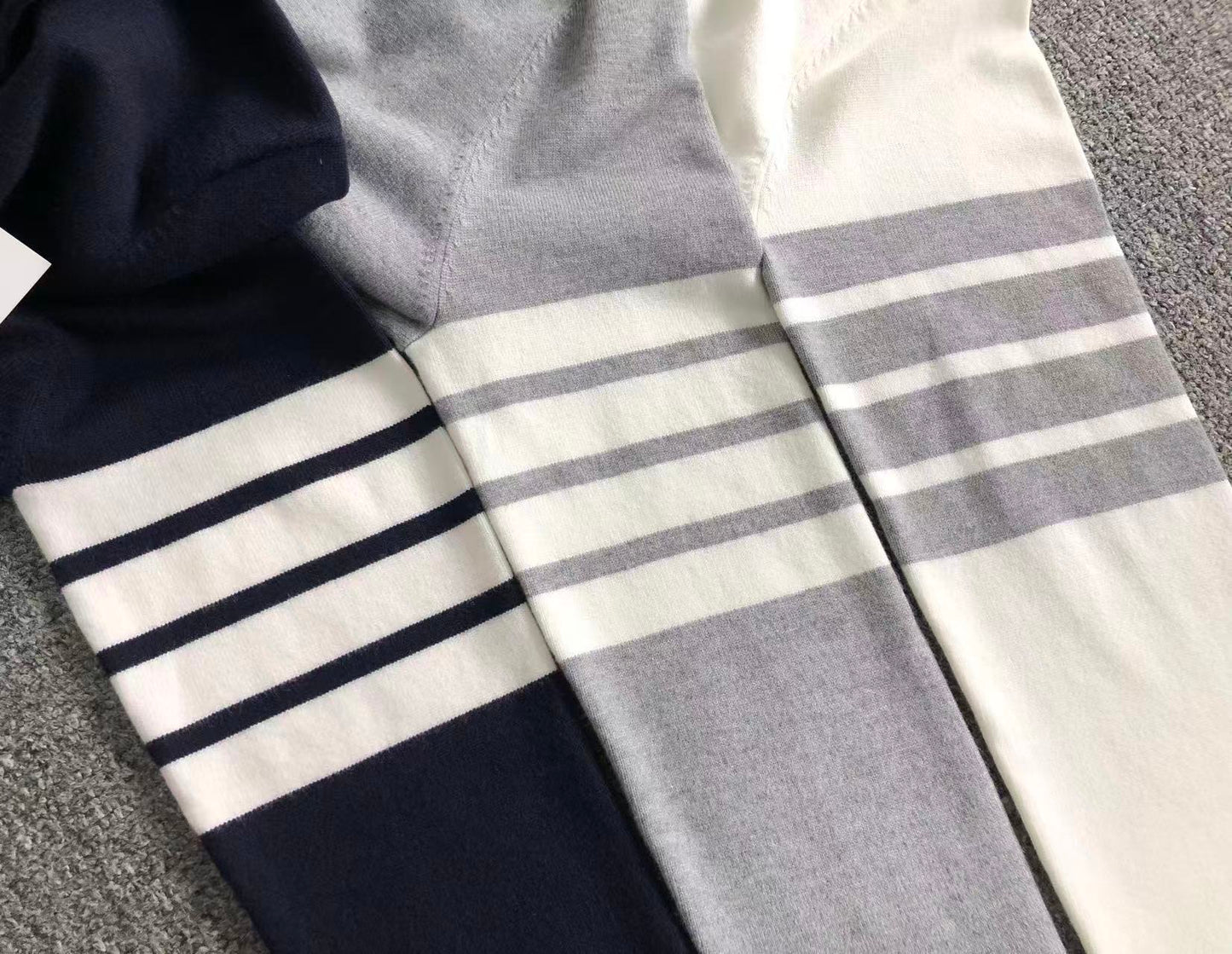 T - SWEATER