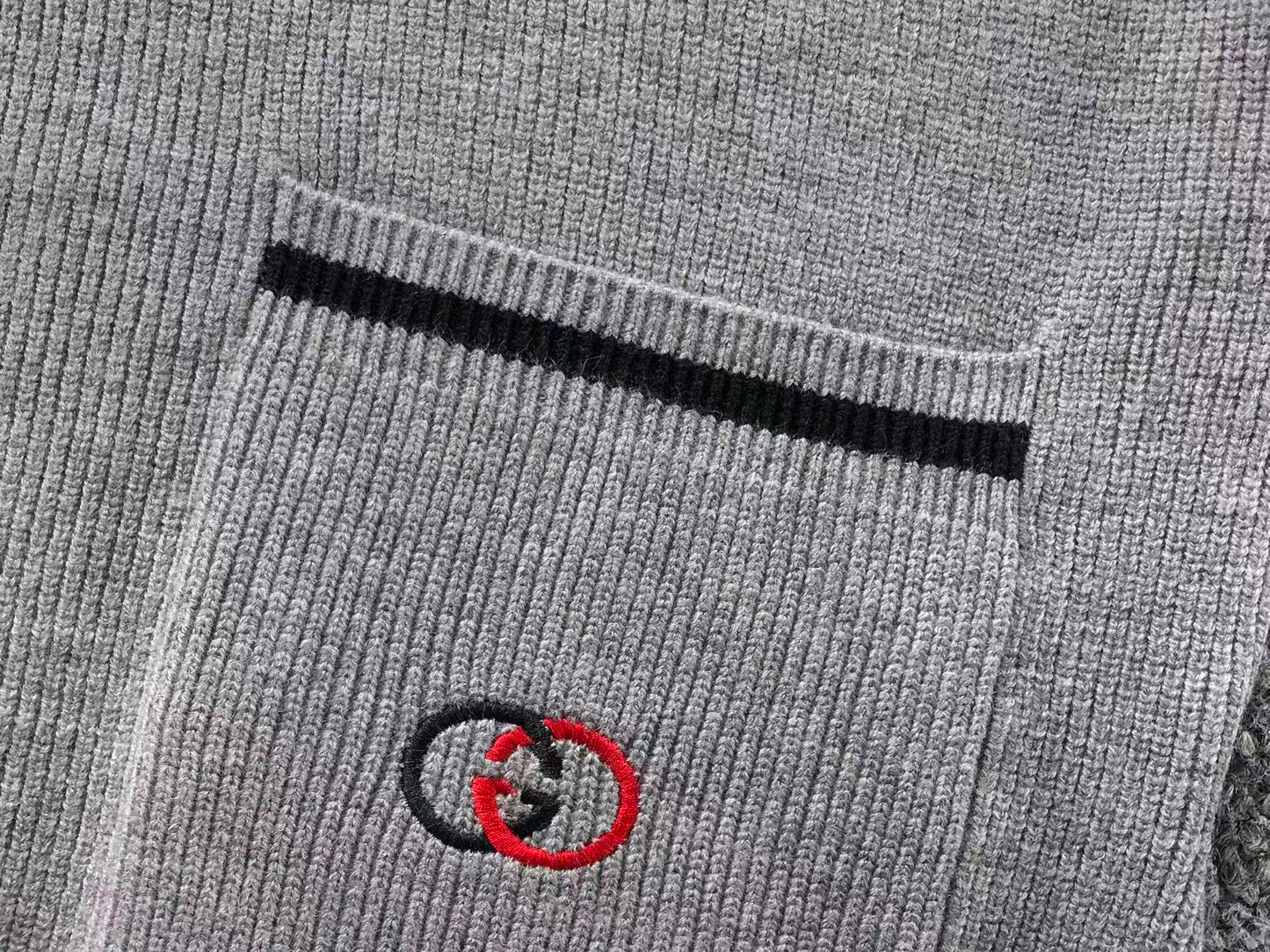 GG - SWEATER