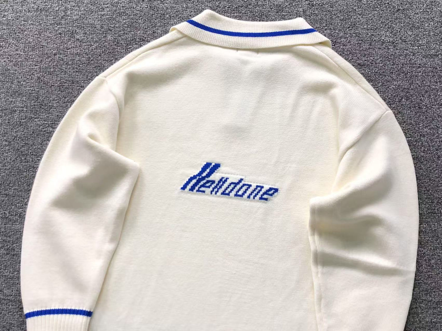W - SWEATER