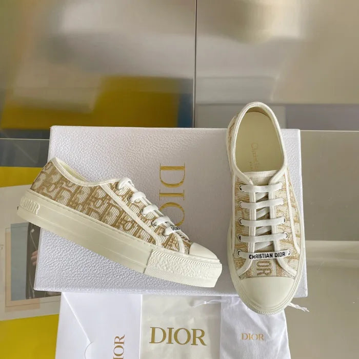 D - SNEAKERS