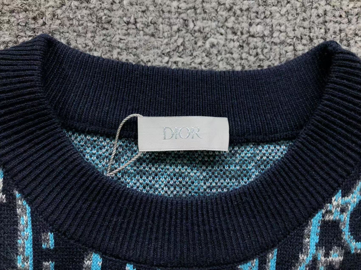 D - SWEATER