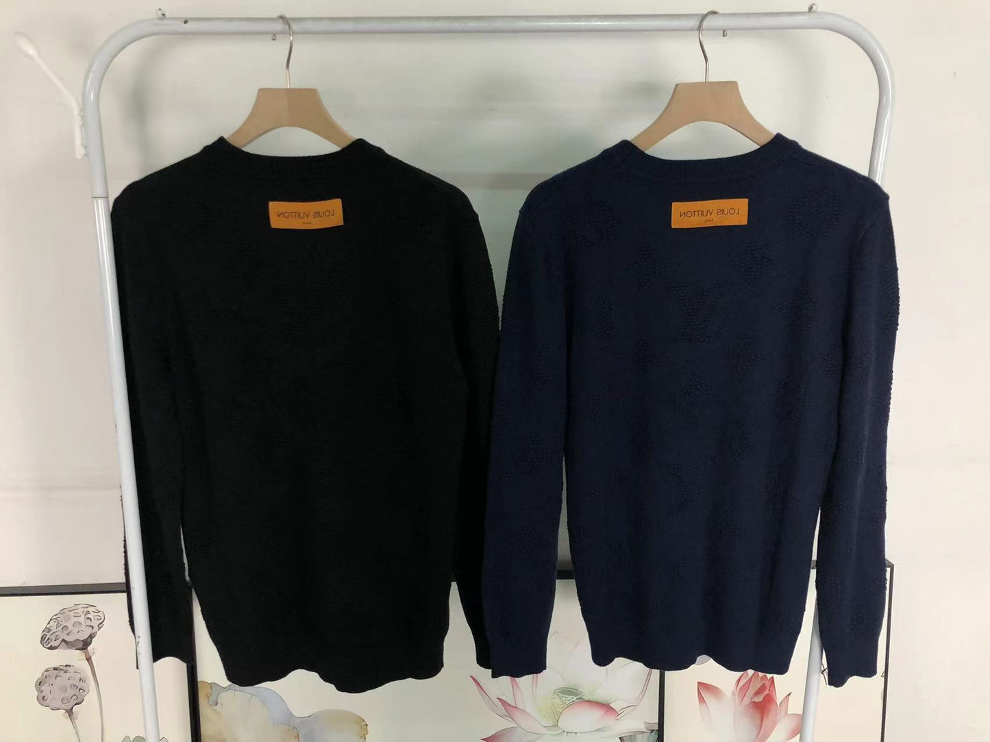 L - SWEATER