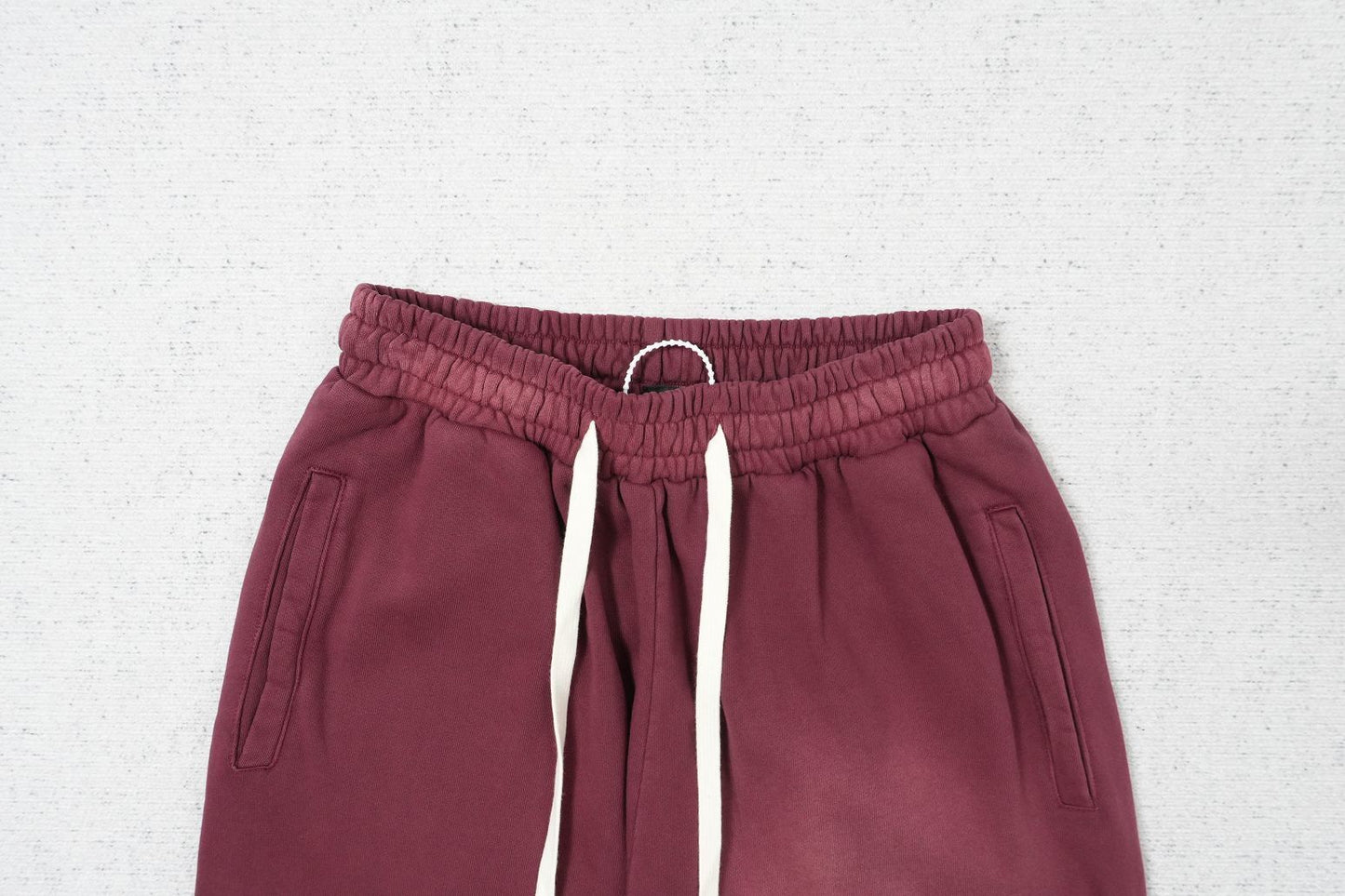 L - SWEATPANTS
