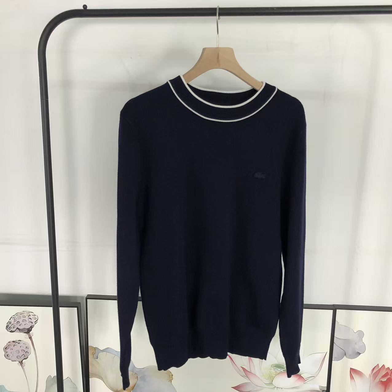 L - SWEATER