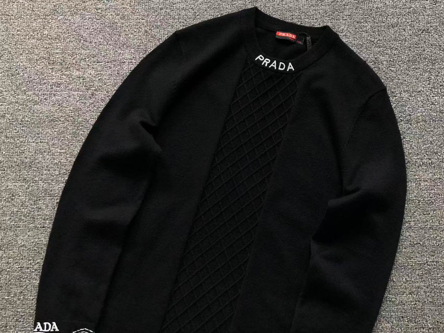 P - SWEATER