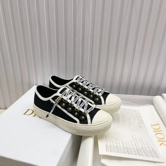 D - SNEAKERS
