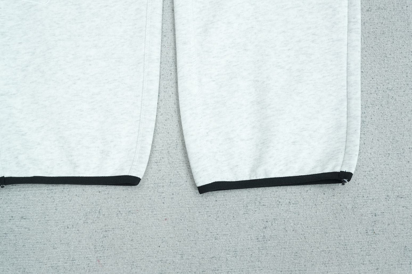 S - SWEATPANTS