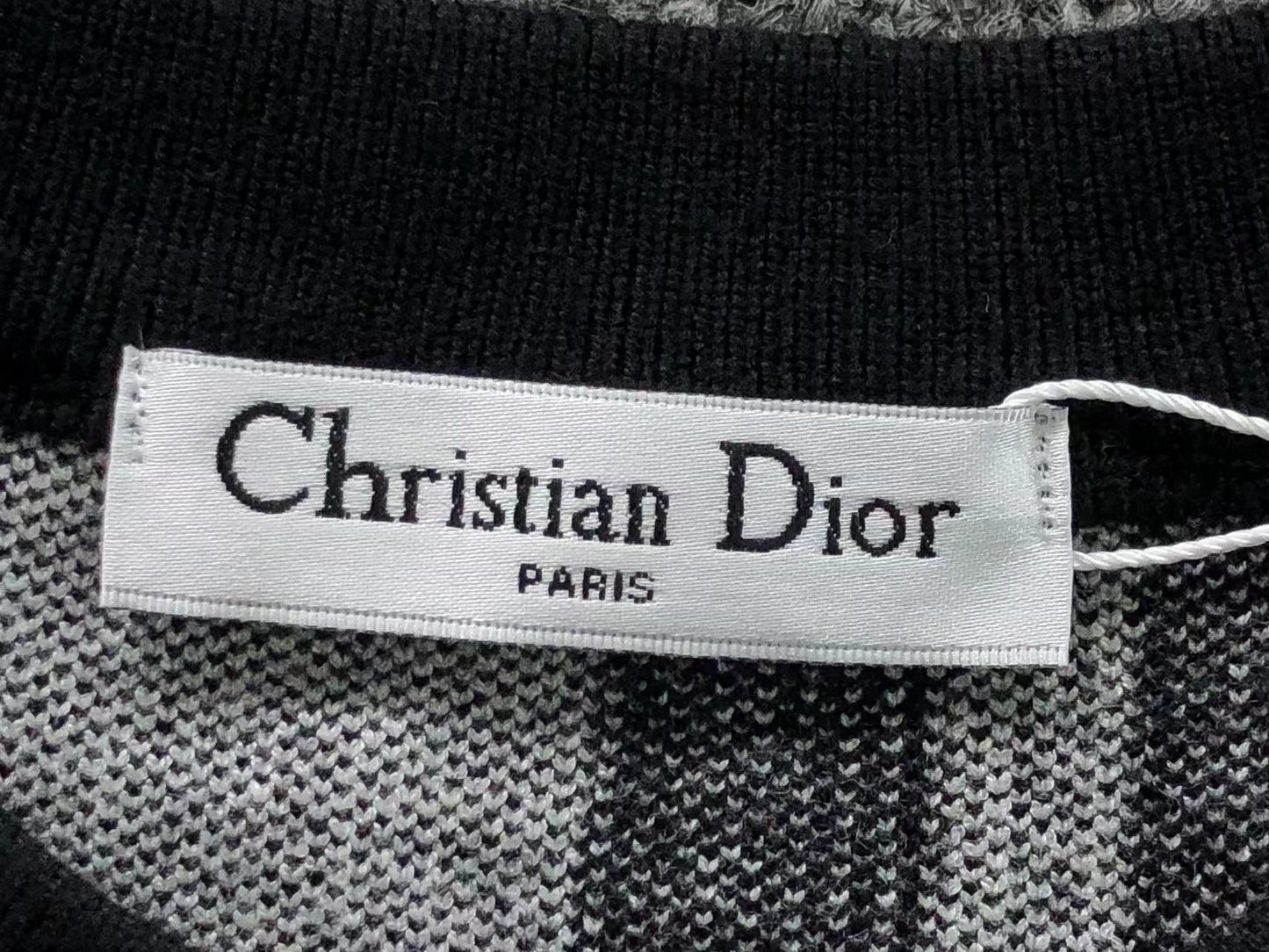D - SWEATER