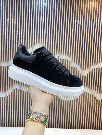 A - SNEAKERS
