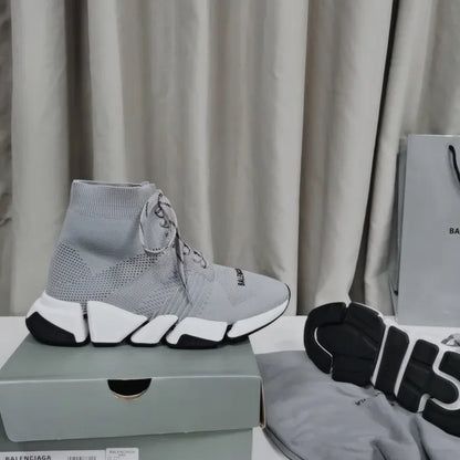 B - SNEAKERS