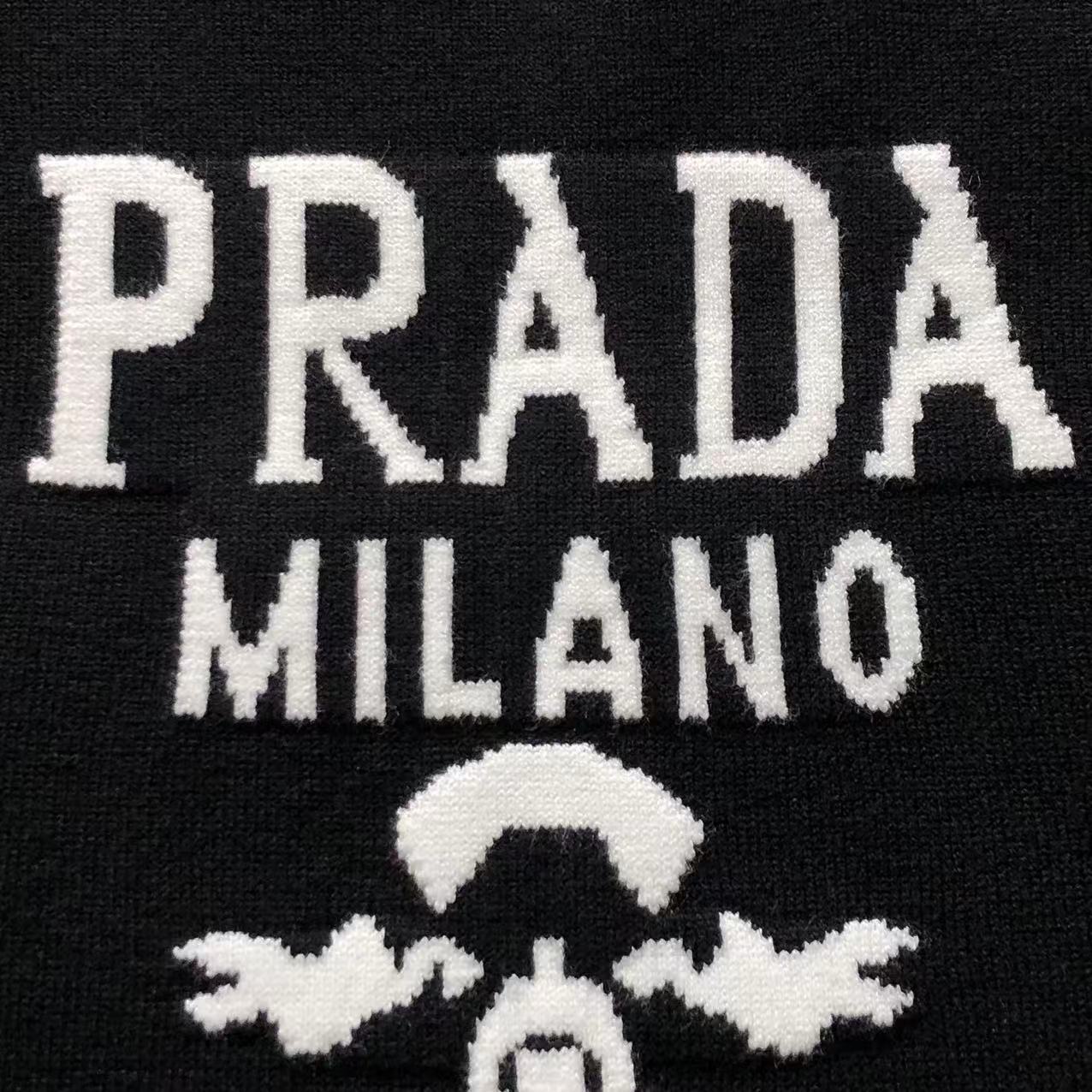P - SWEATER